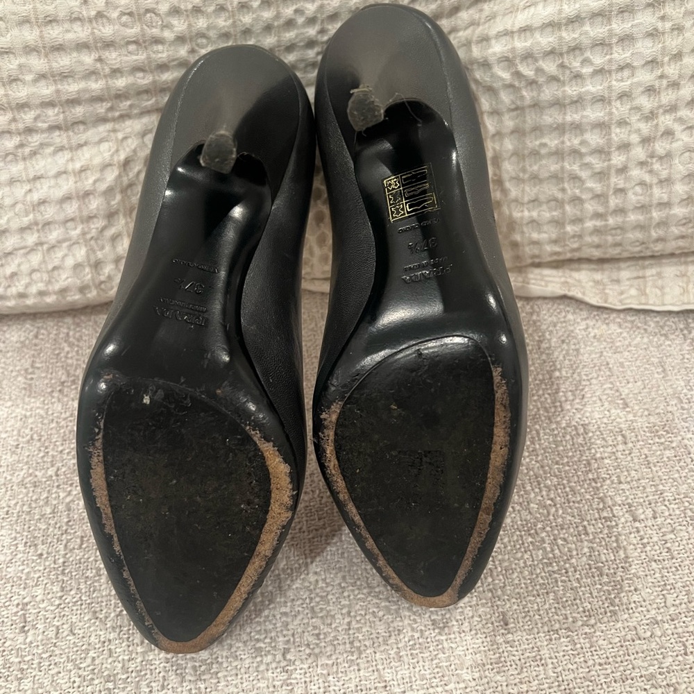 Authentic Prada Round Toe Pump - Picture 3 of 9